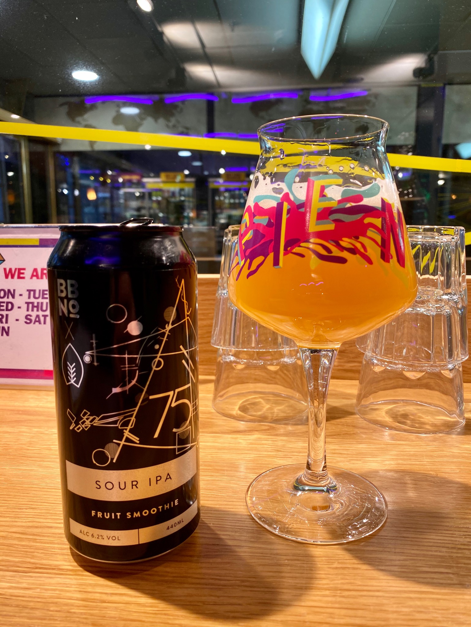 75 Sour IPA - Fruit Smoothie, England