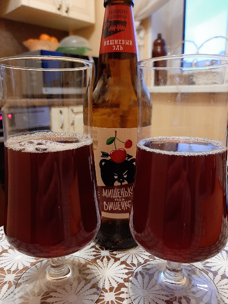Mishenka pod Vishenkoy / Мишенька под Вишенкой, Russia