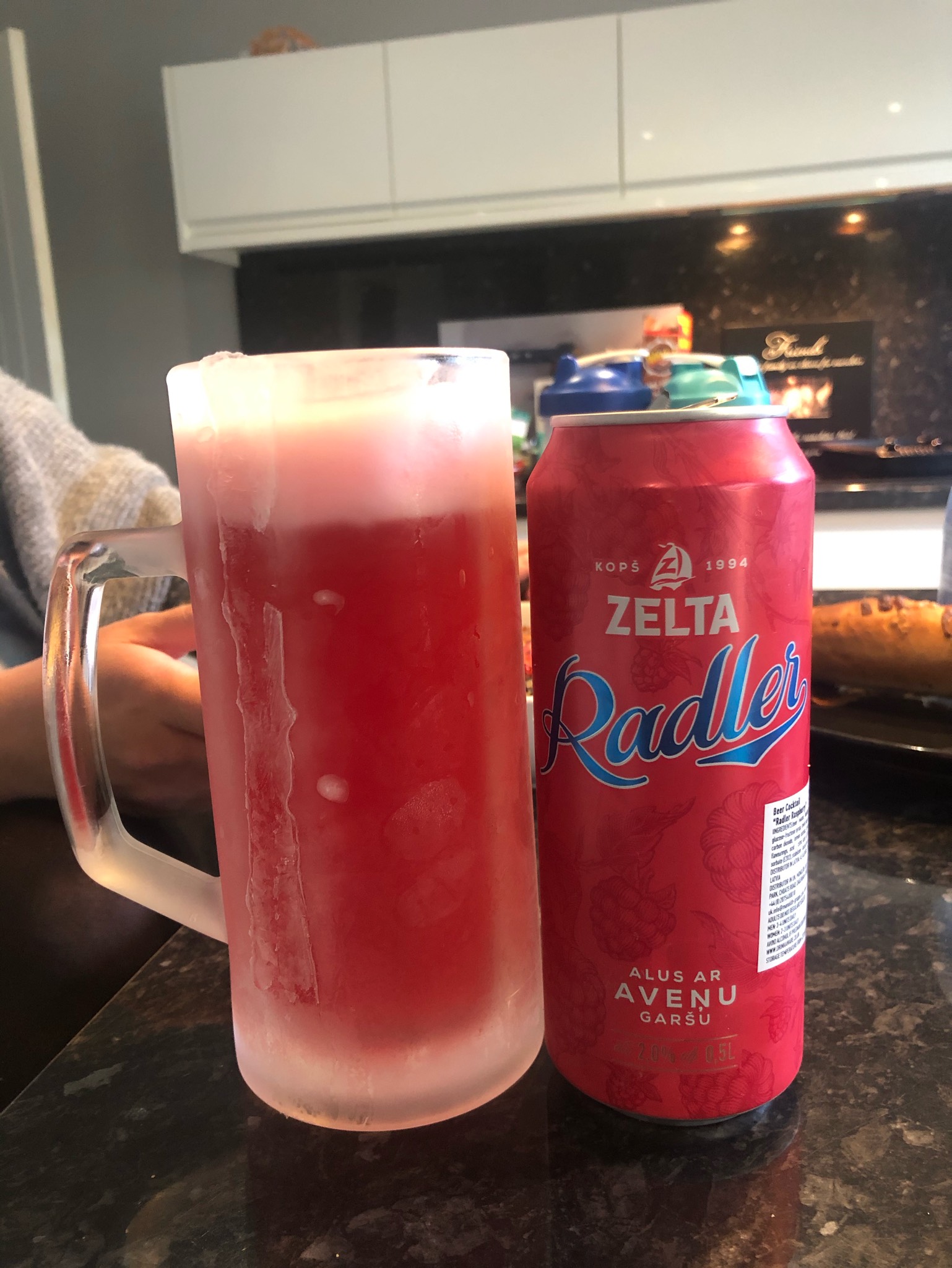 Zelta Radler Alus ar Aveņu Garšu, Latvia