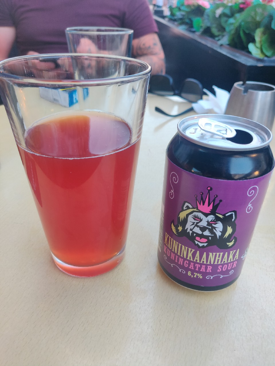 Kuninkaanhaka Kuningatar Sour, Finland