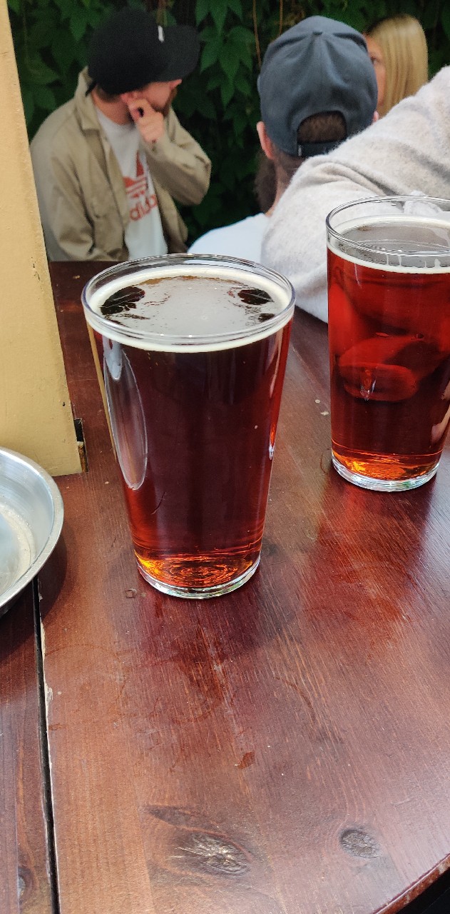 Montana Red, England