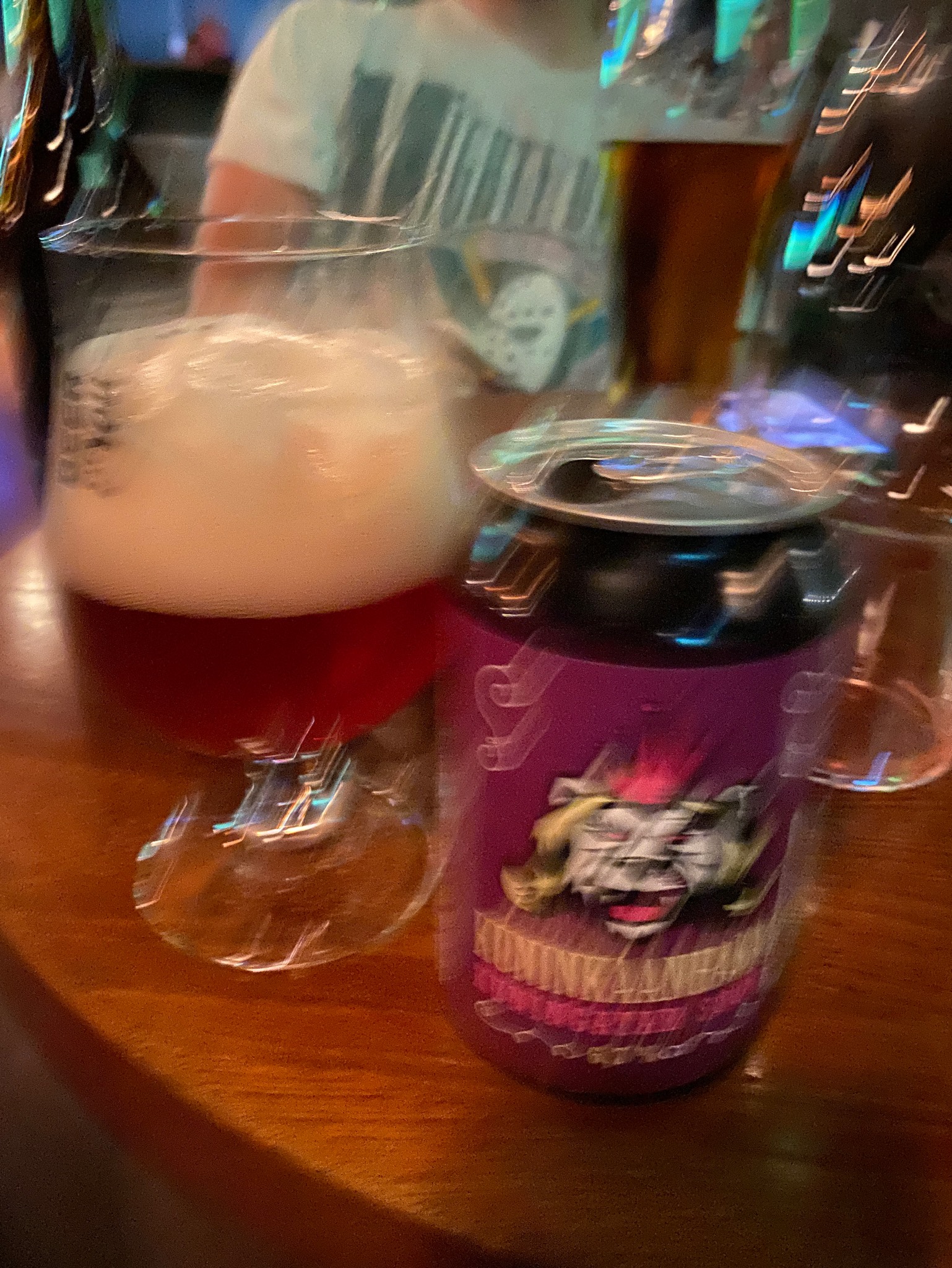 Kuninkaanhaka Kuningatar Sour, Finland