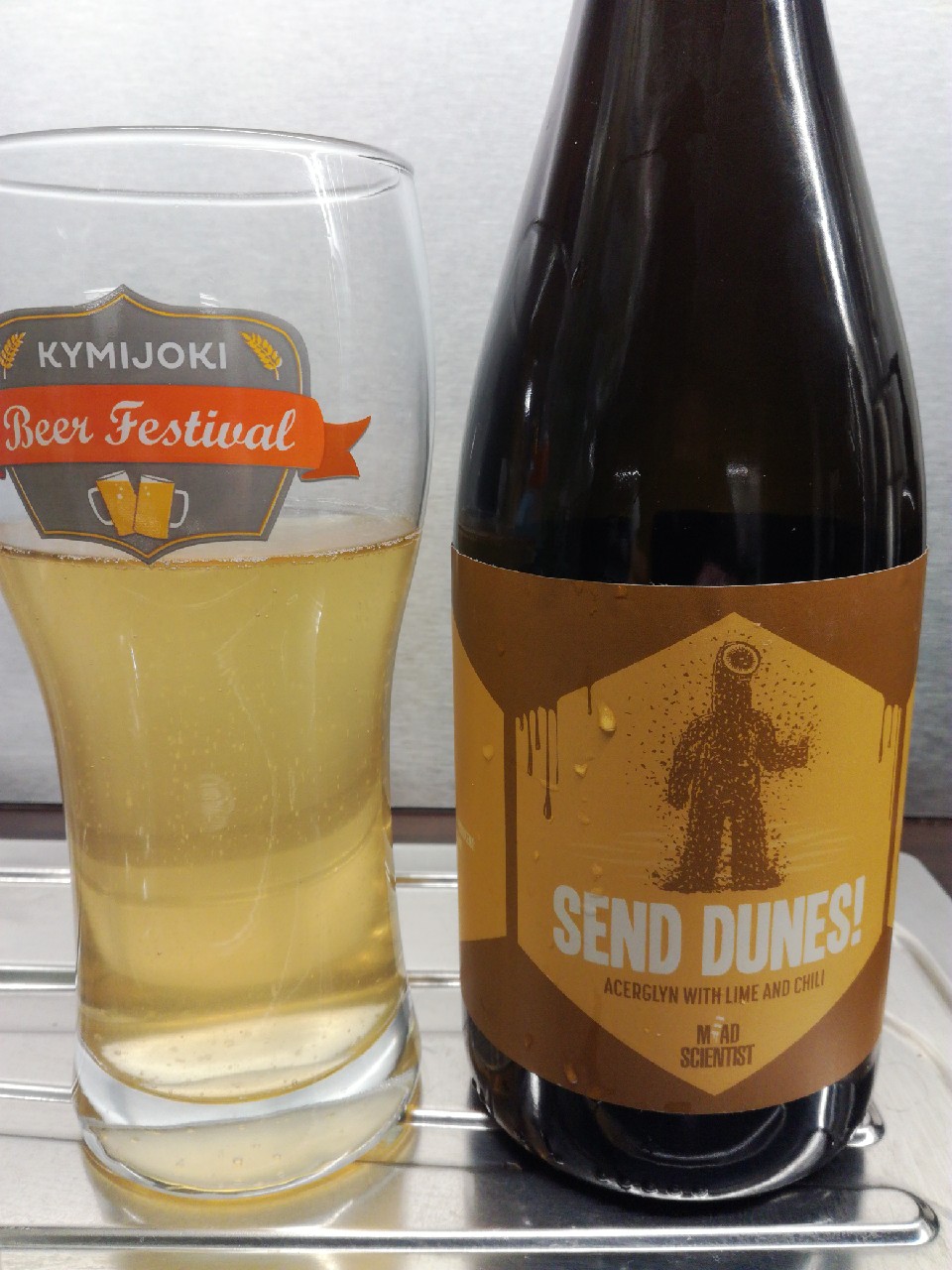 Send Dunes!, Hungary