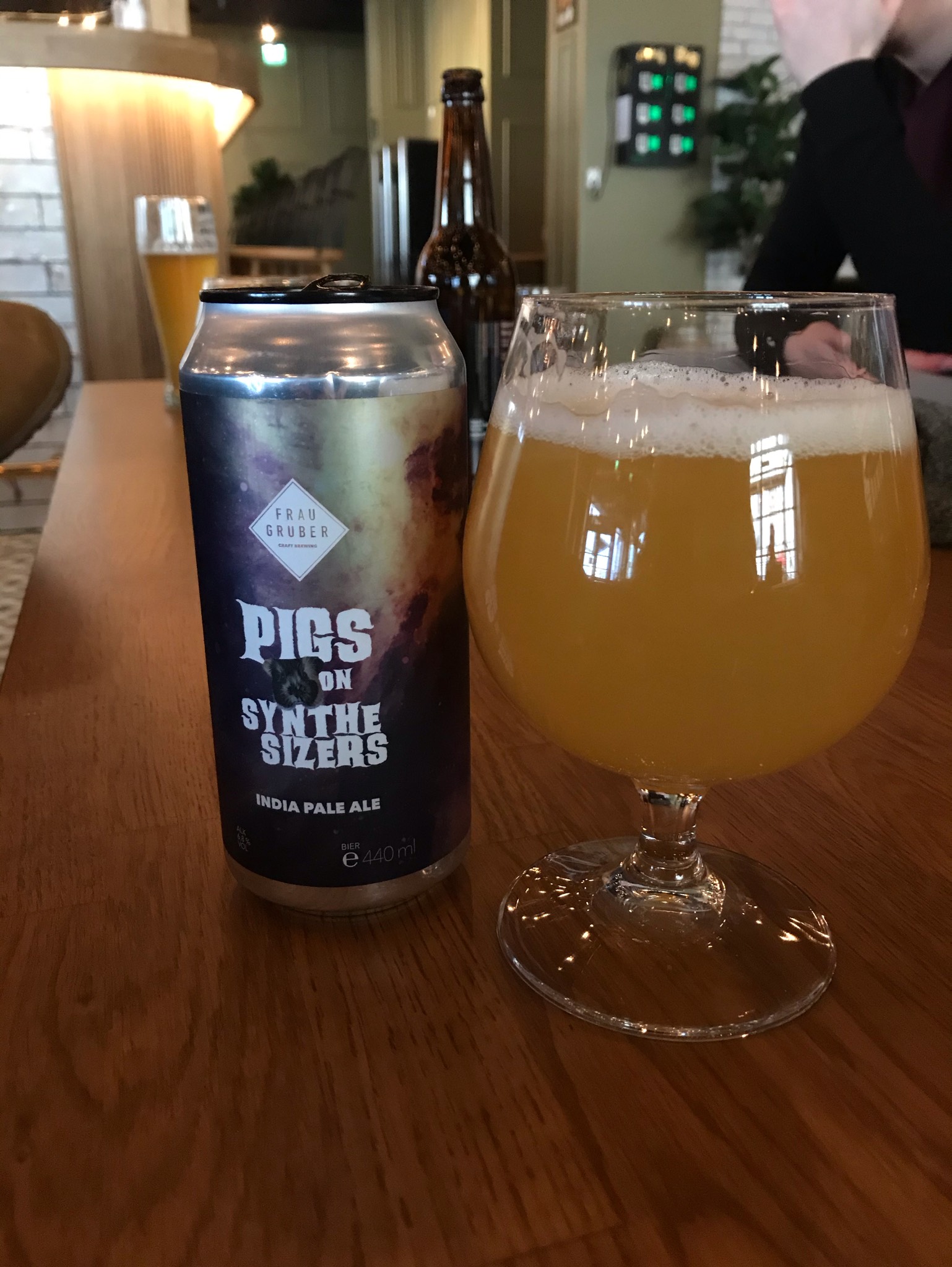 Pigs On SyntheSizers, Germany