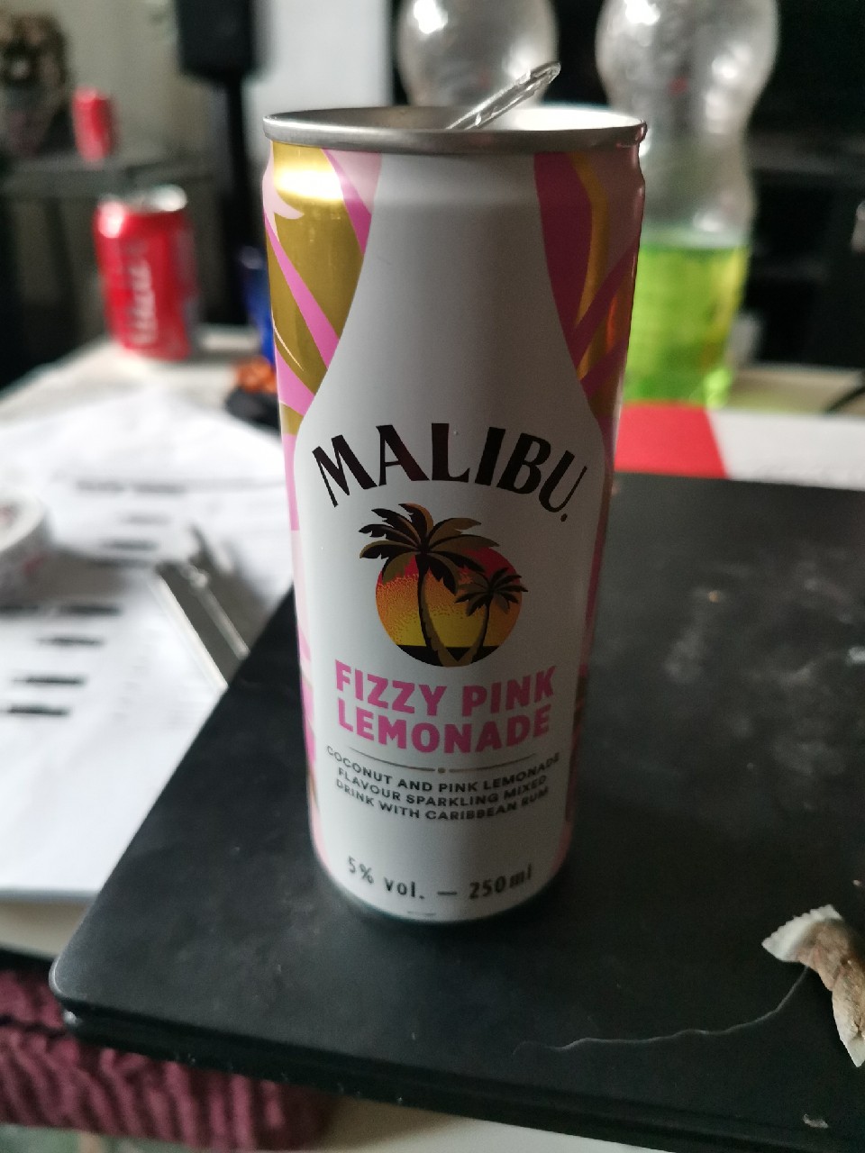 Malibu Fizzy Pink Lemonade, Finland