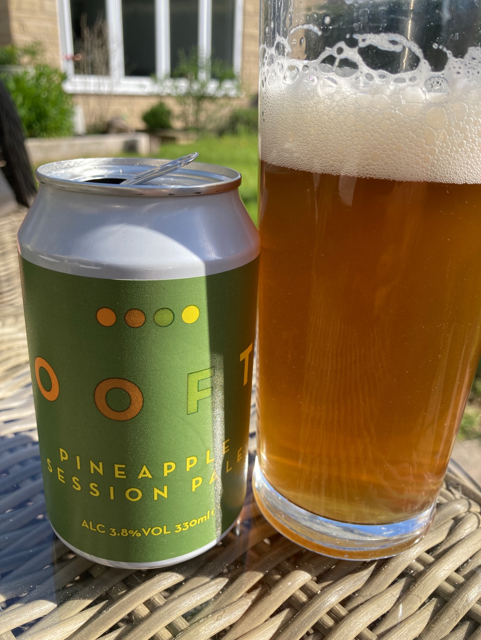 Ooft pineapple session pale, England