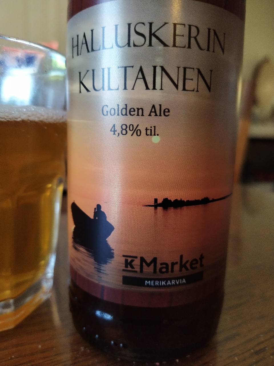 Halluskerin Kultainen, Finland