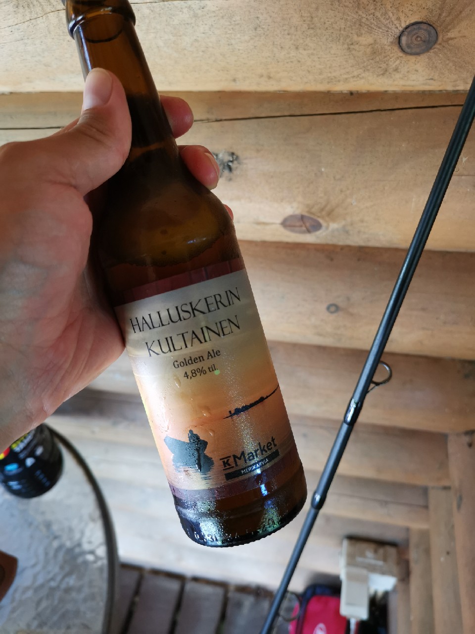 Halluskerin Kultainen, Finland