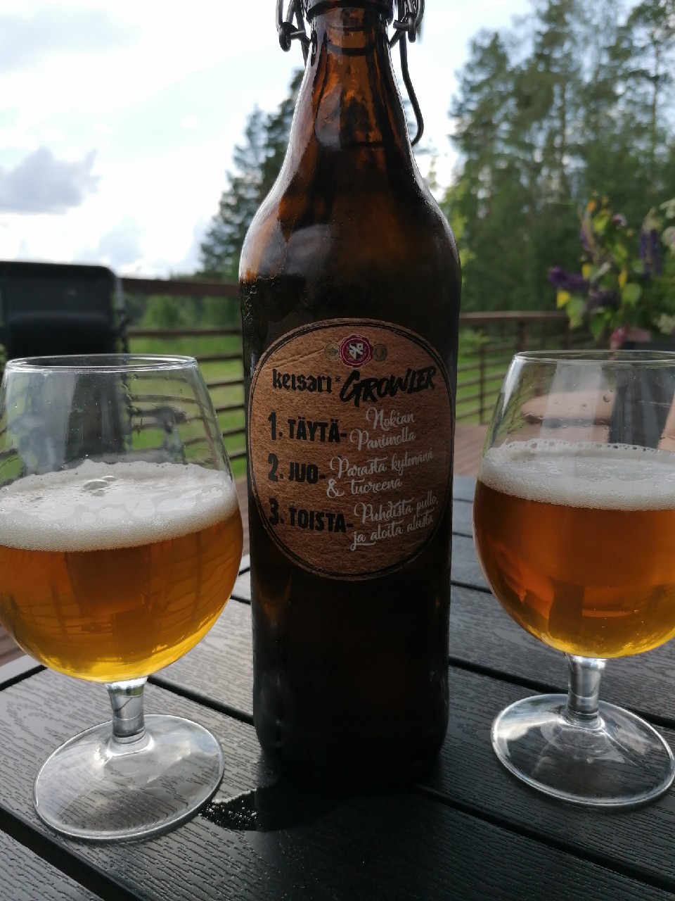 30v Juhlaolut, Finland