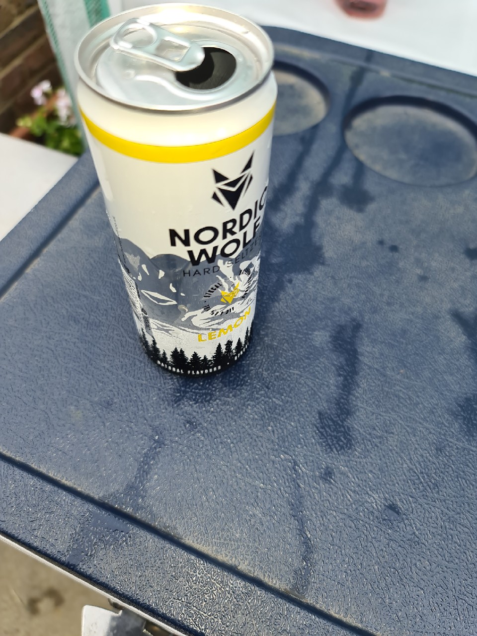 Nordic Wolf - Lemon, England