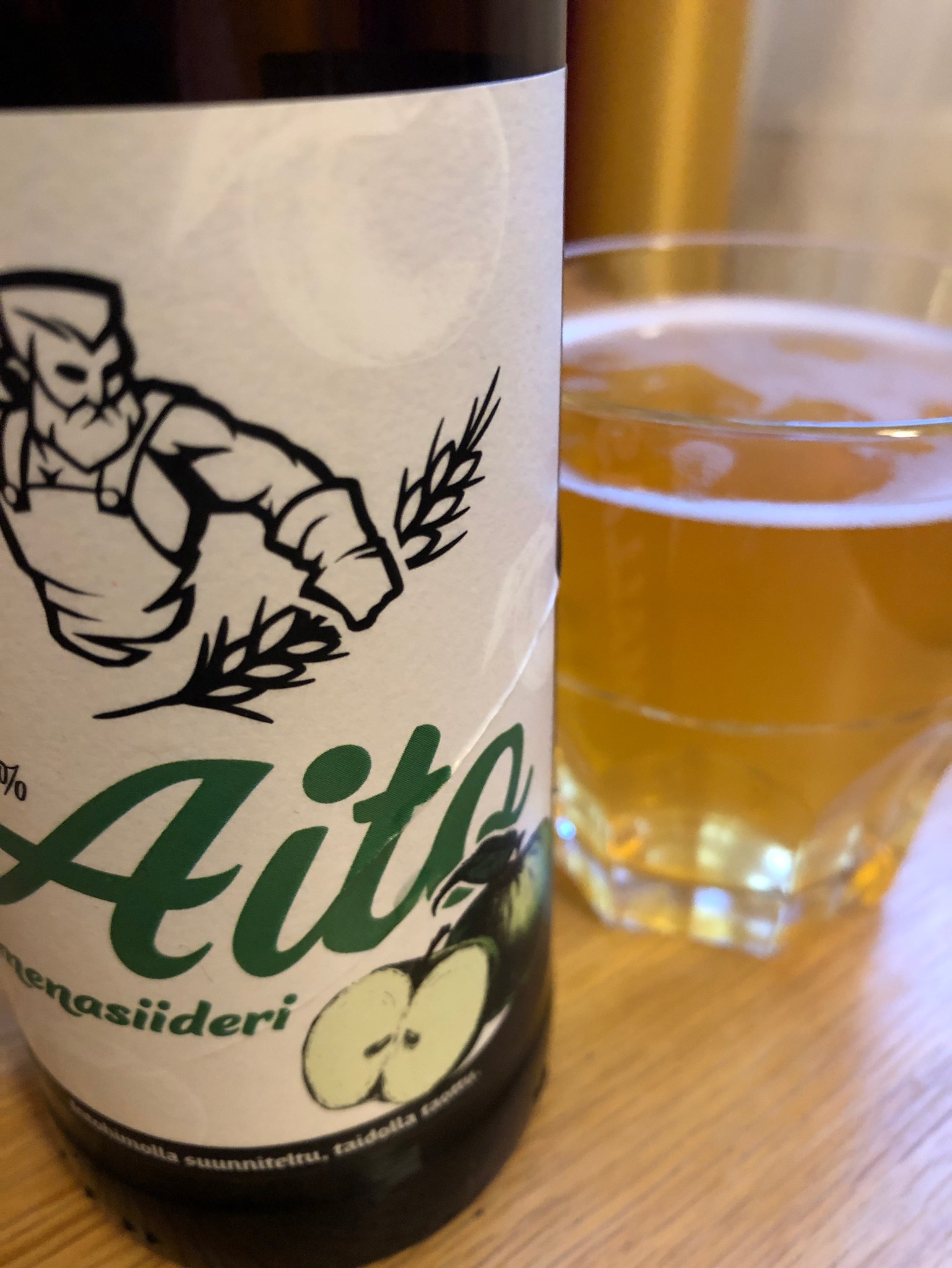 Aito Omenasiideri, Finland