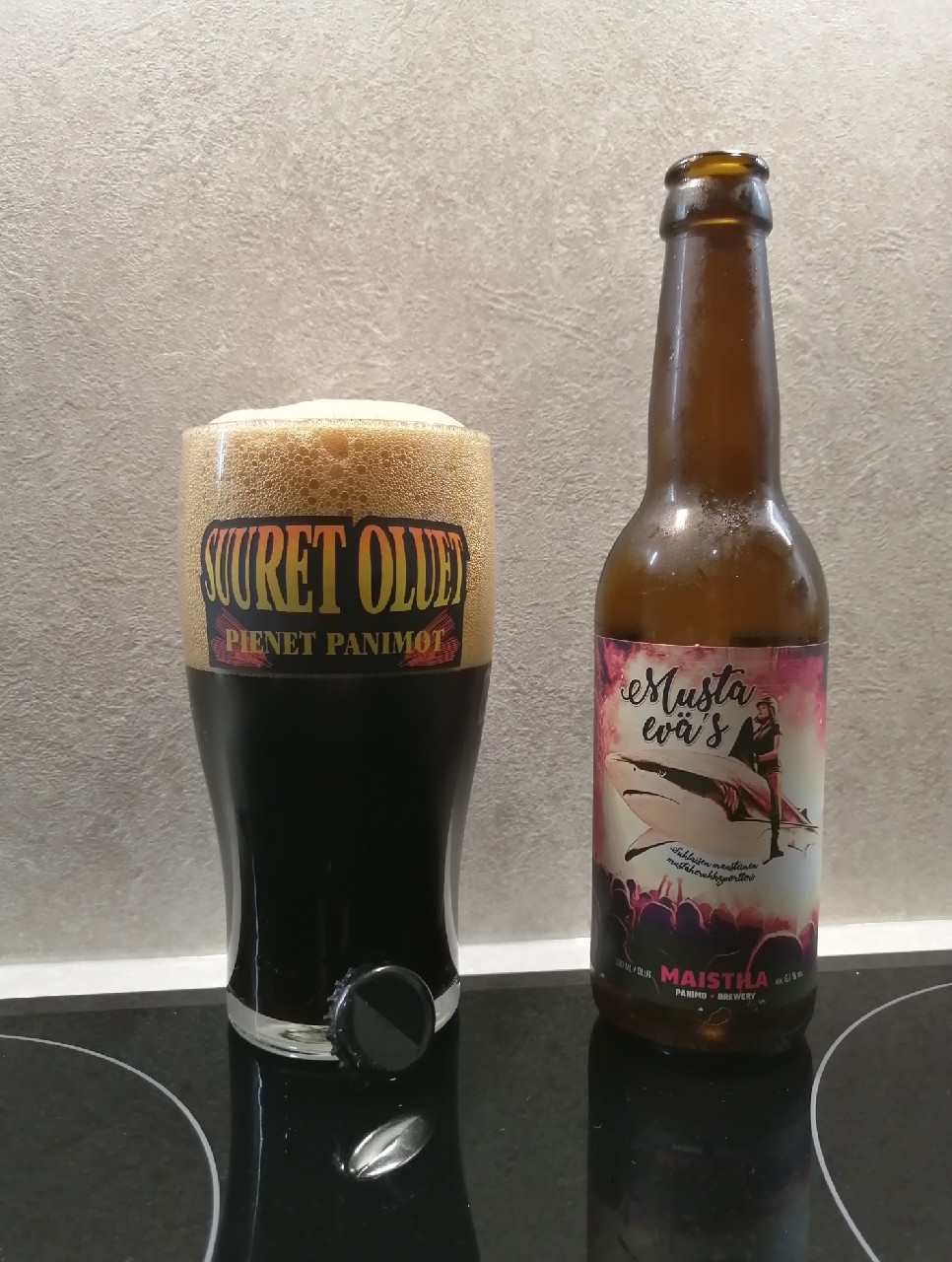 Musta Evä's, Finland