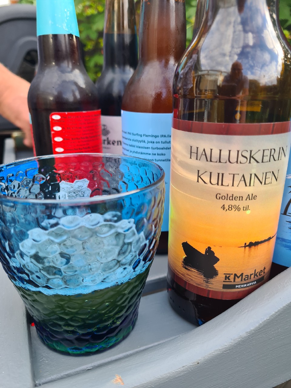 Halluskerin Kultainen, Finland