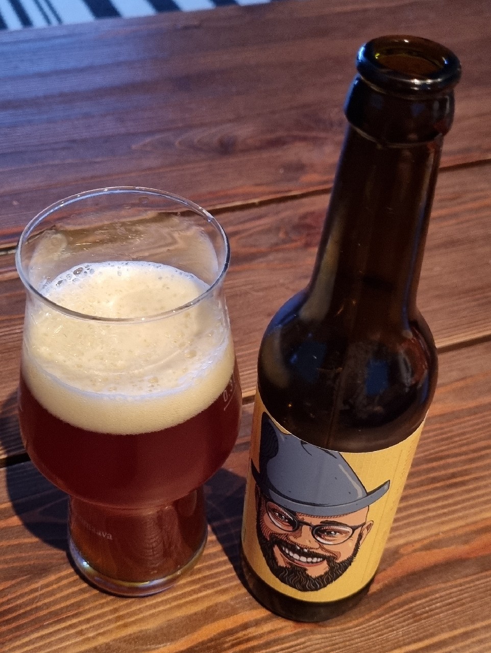 Artesaani Ahtanum Amber Ale, Finland