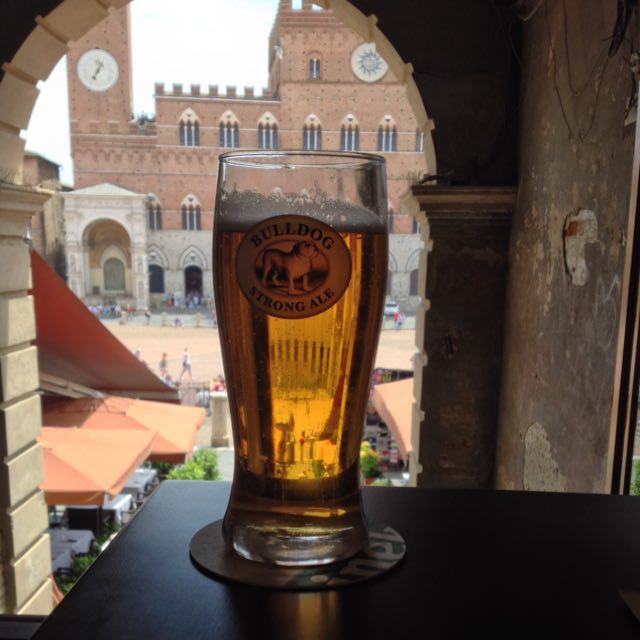 Bulldog Strong Lager, England