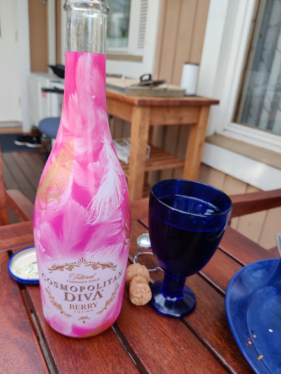 Cosmopolitan Diva Perry, Italy