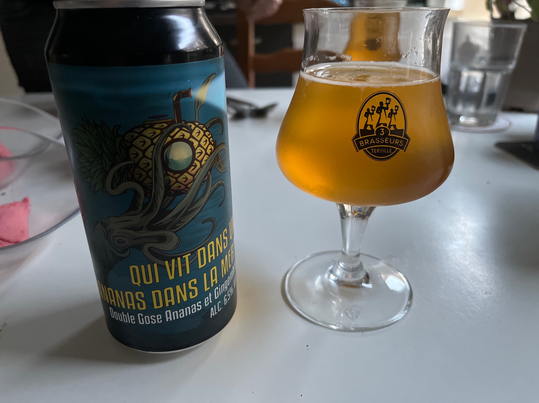 Qui Vit Dans Un Ananas Dans La Mer?, France