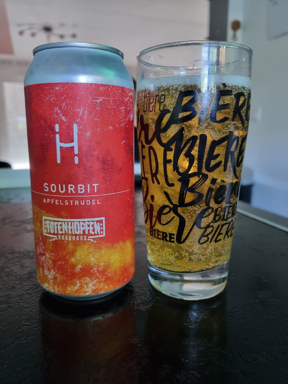 H Sourbit Apfelstrudel, Luxembourg