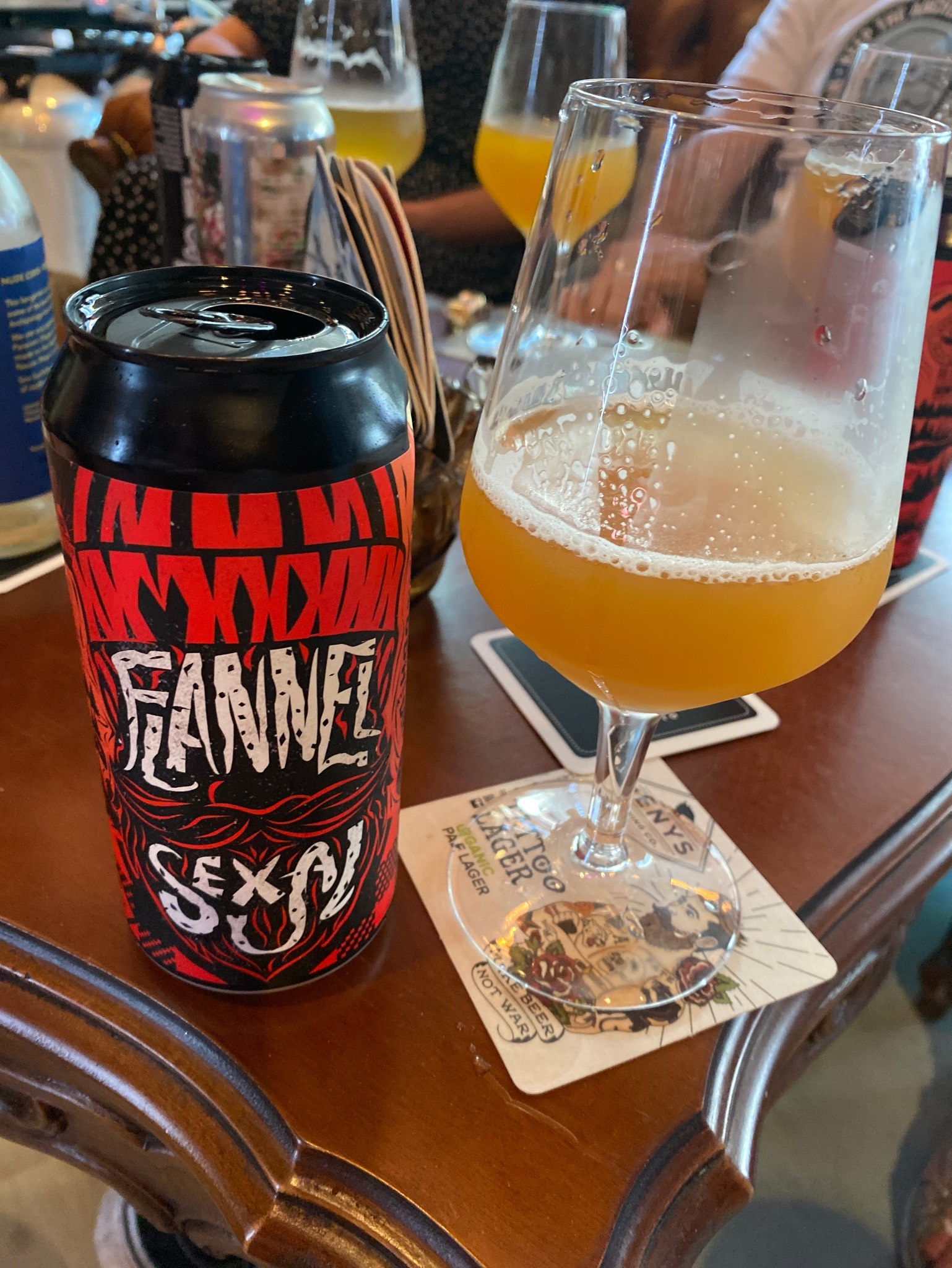 Flannel Sexual, Hungary