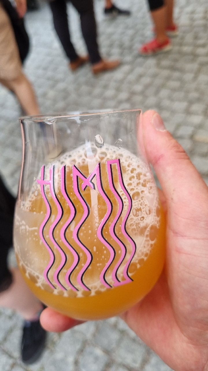 Flannel Sexual, Hungary