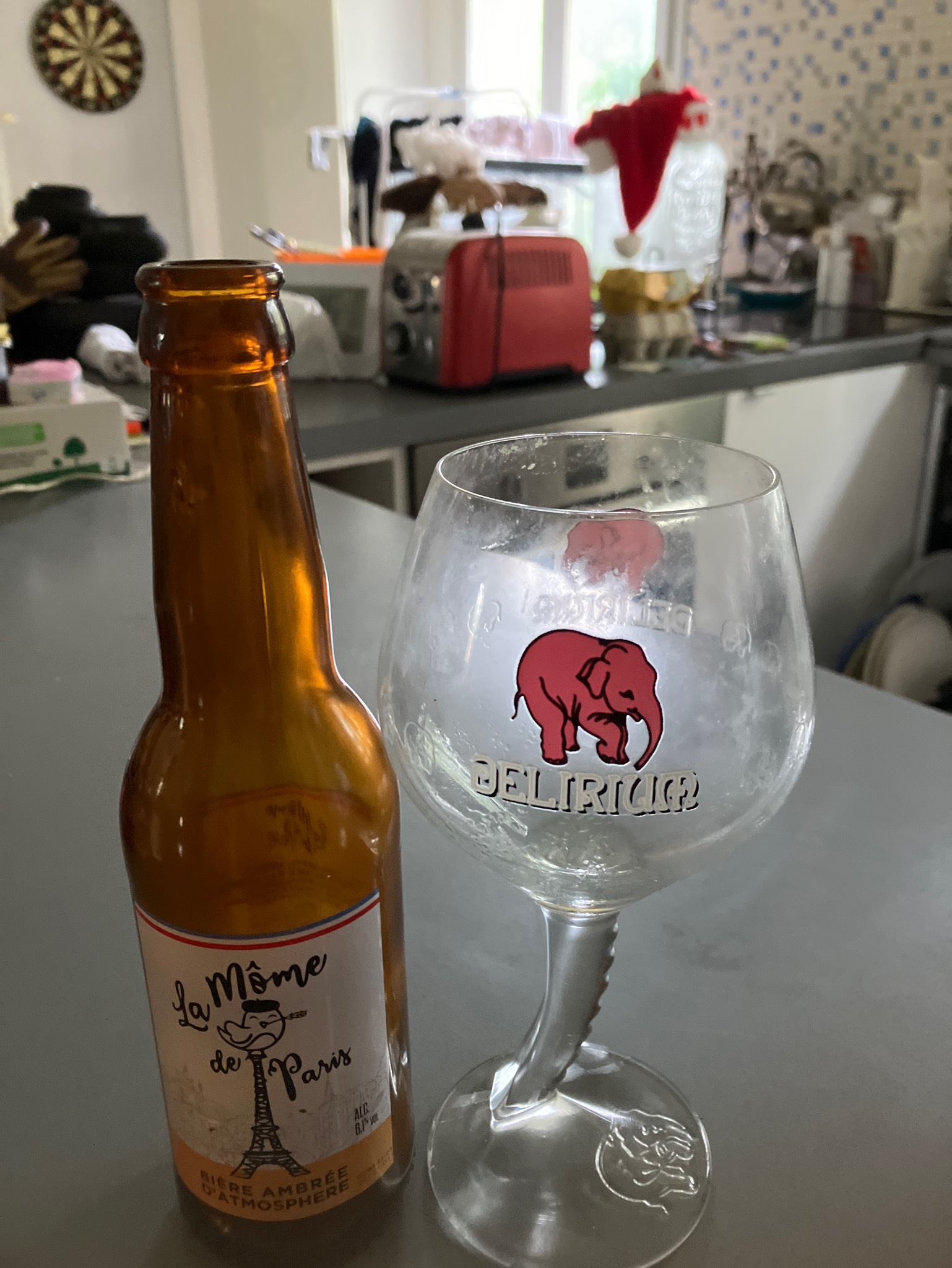 La Môme De Paris Ambrée, France