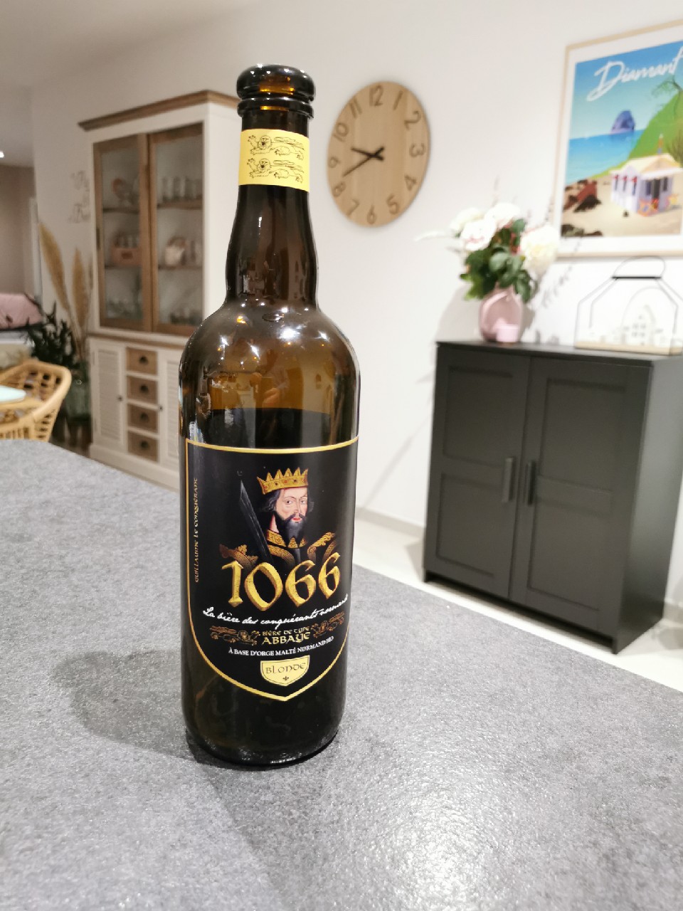 1066 Blonde, France