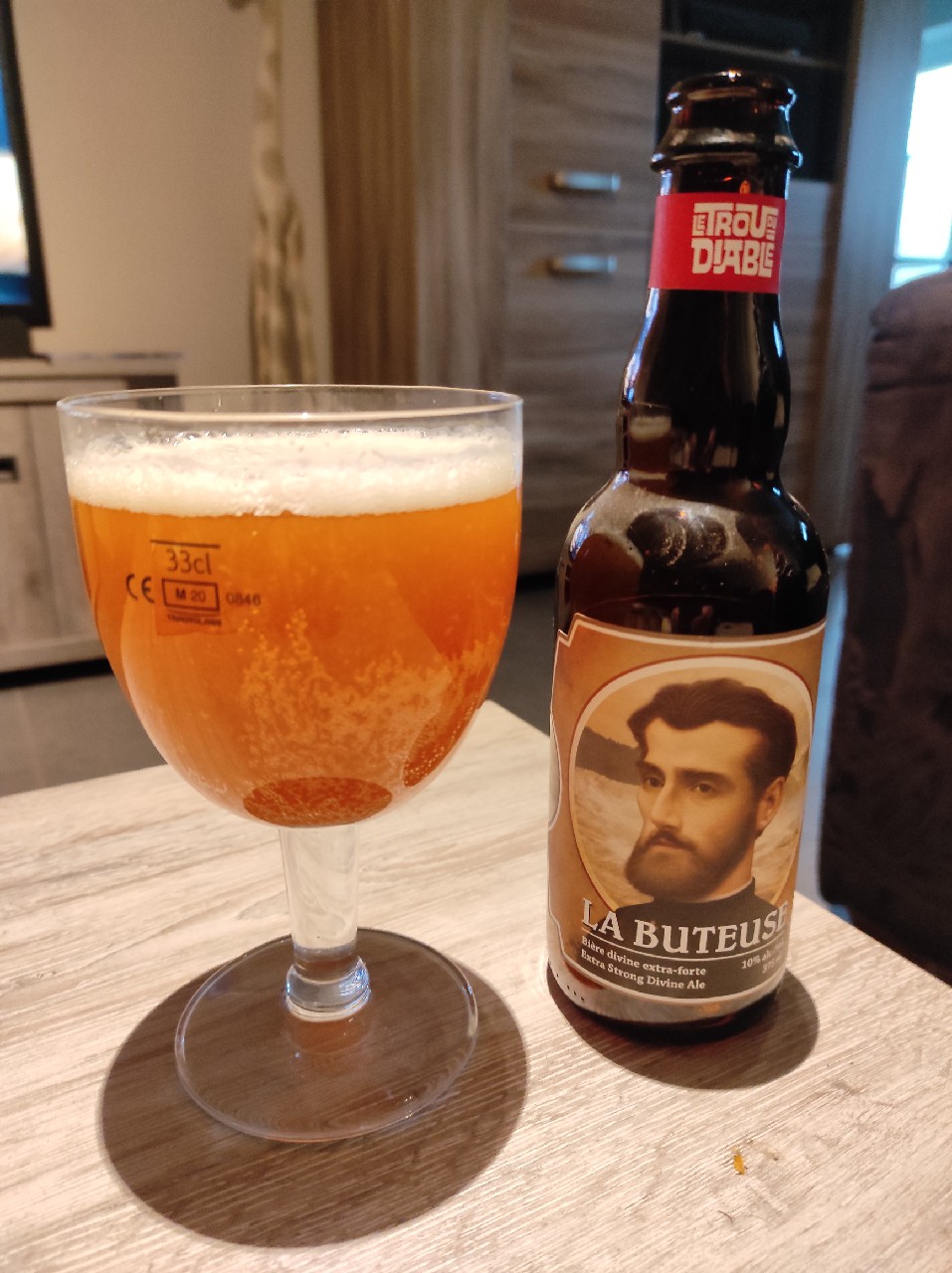 La Buteuse, Canada