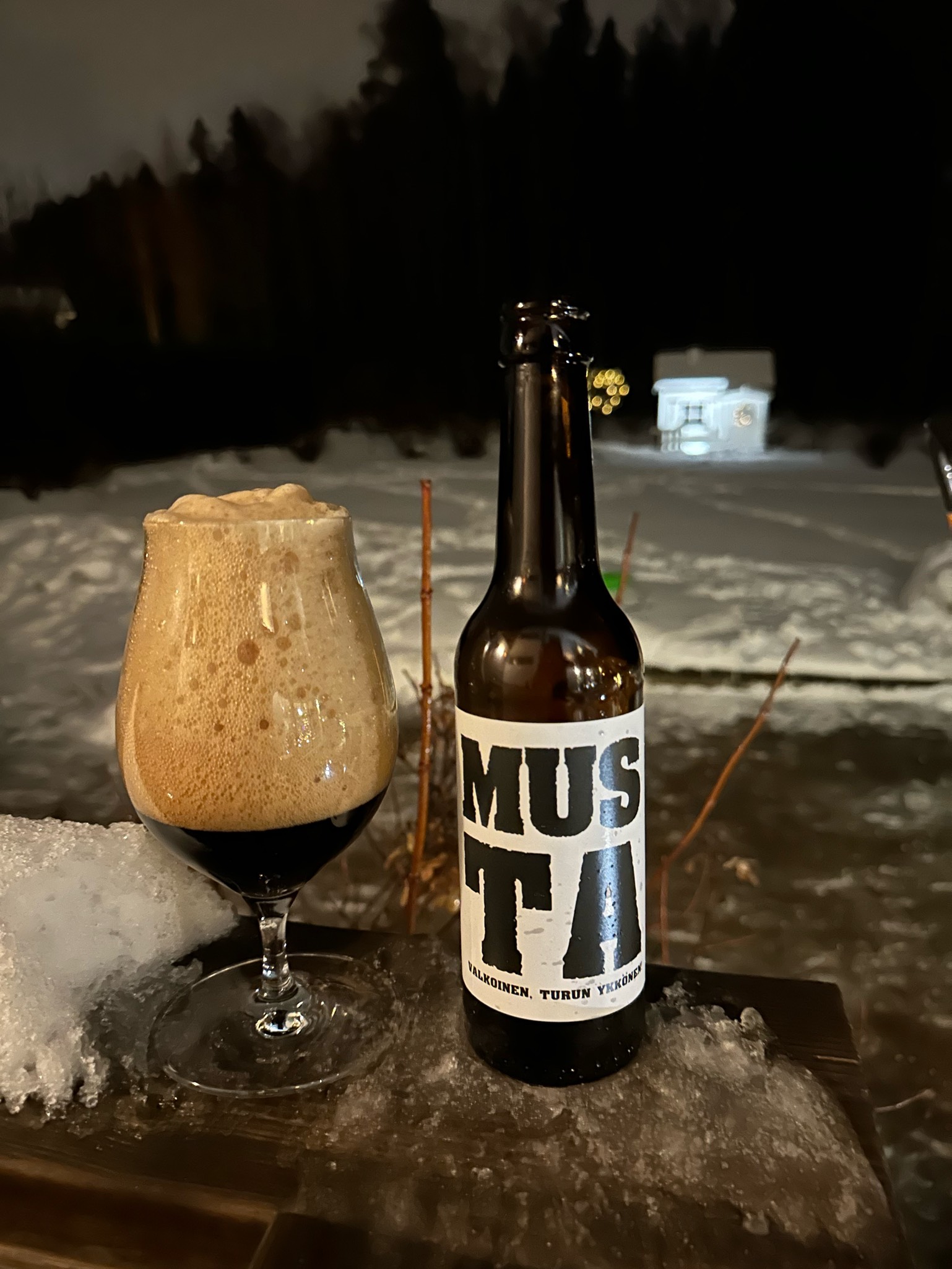 Musta Valkoinen, Turun Ykkönen, Finland