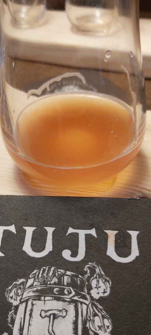 Raparperintövero, Finland