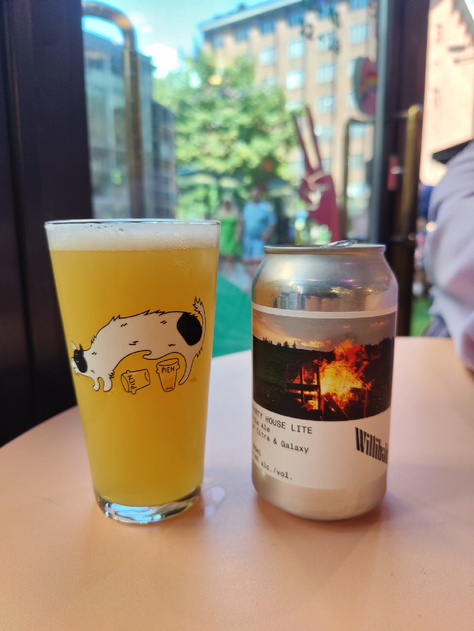 Party House Lite, Canada