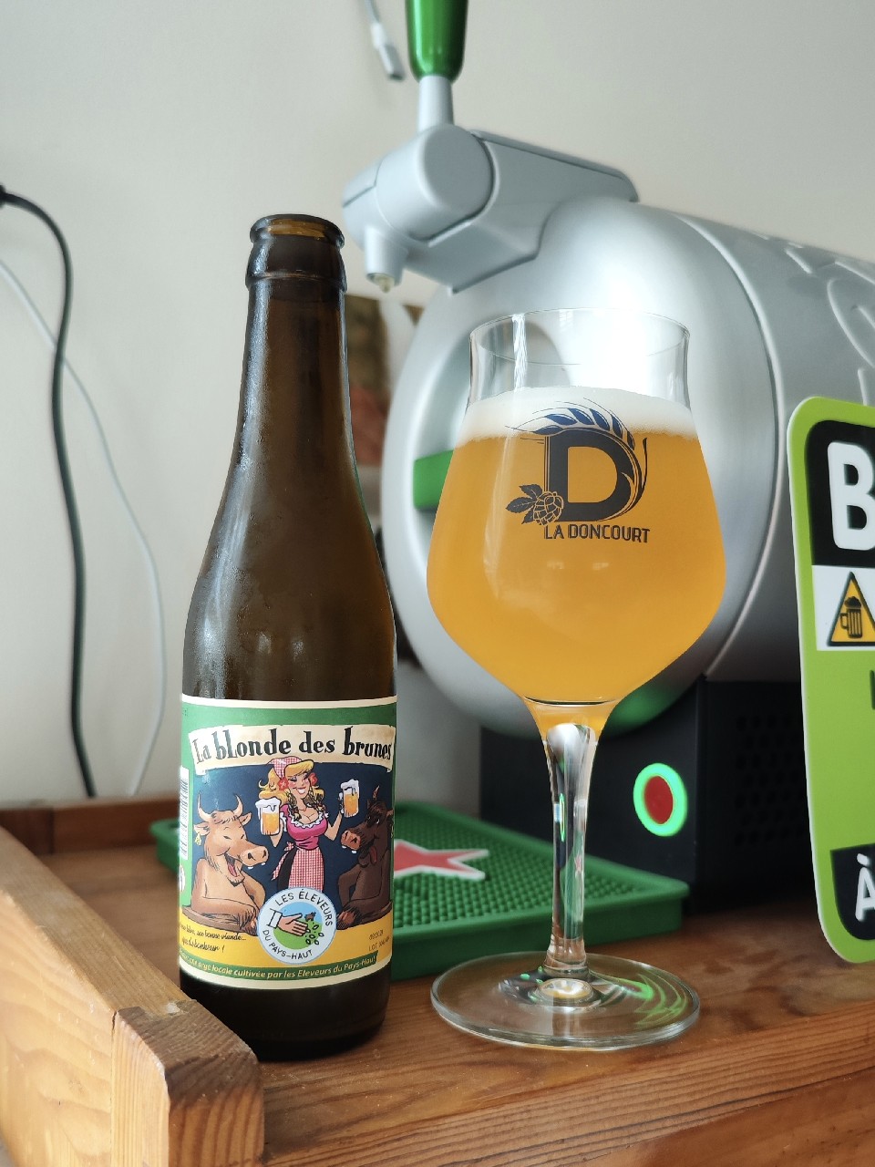 La Blonde Des Brunes, France