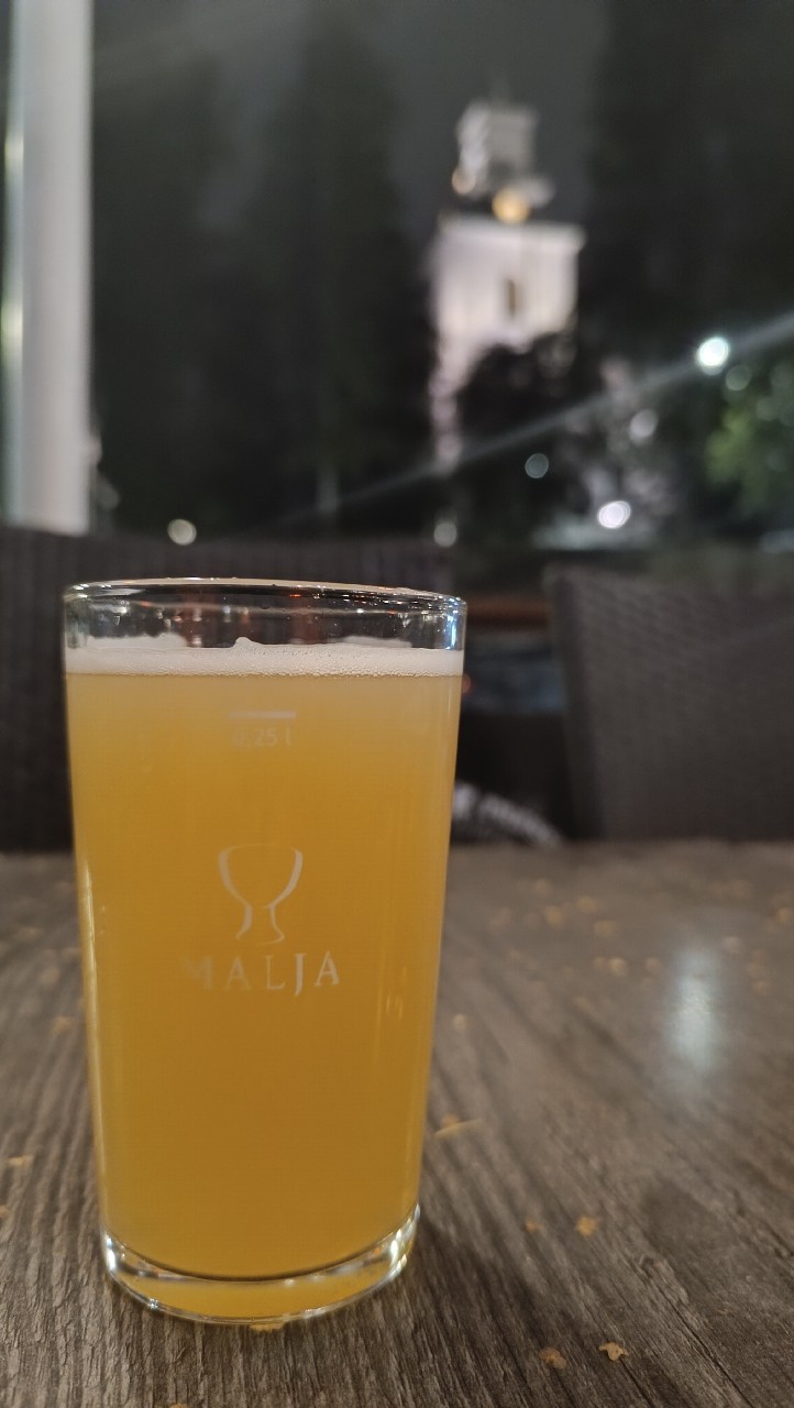 Pedestal (Luminosa), Canada