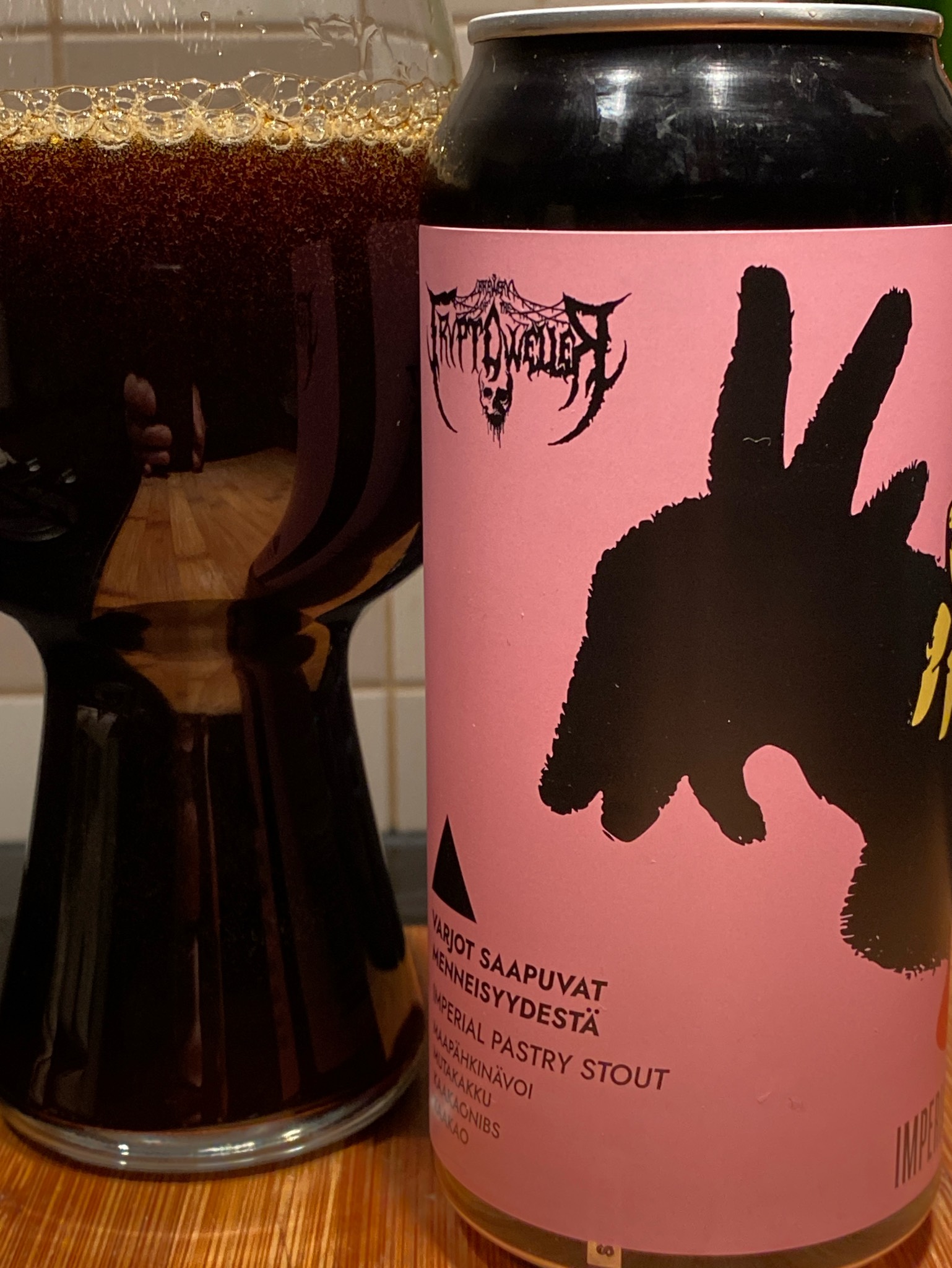 Varjot Saapuvat Menneisyydestä, Finland