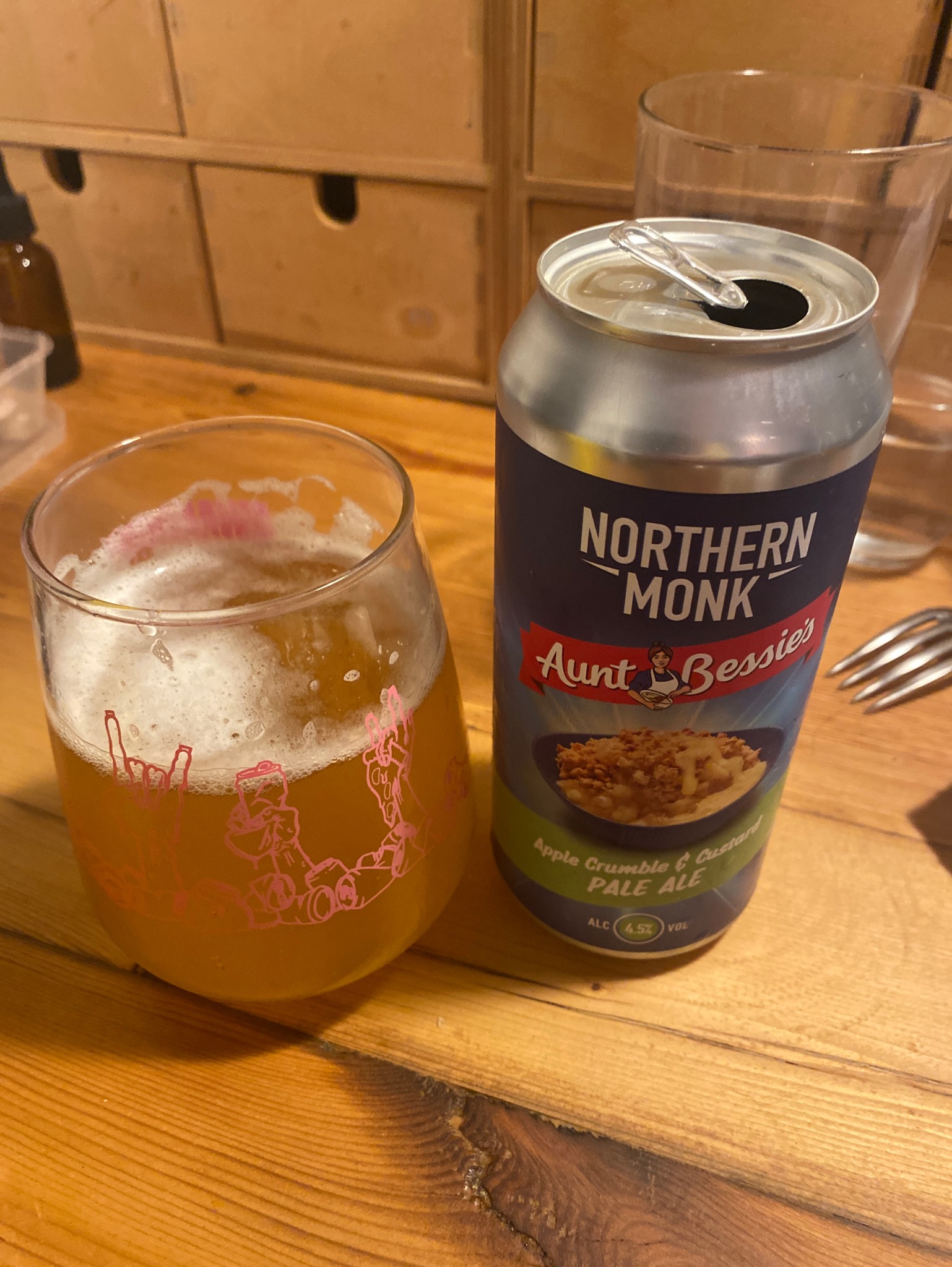 Aunt Bessie's Apple Crumble & Custard Pale Ale, England