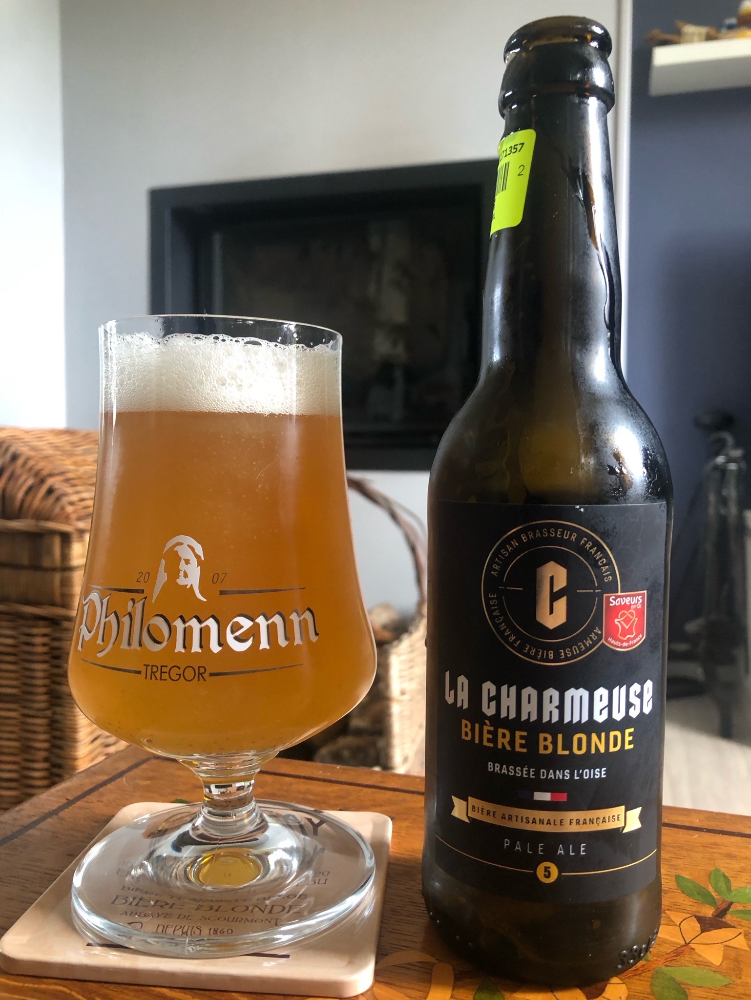 La Charmeuse Blonde, France