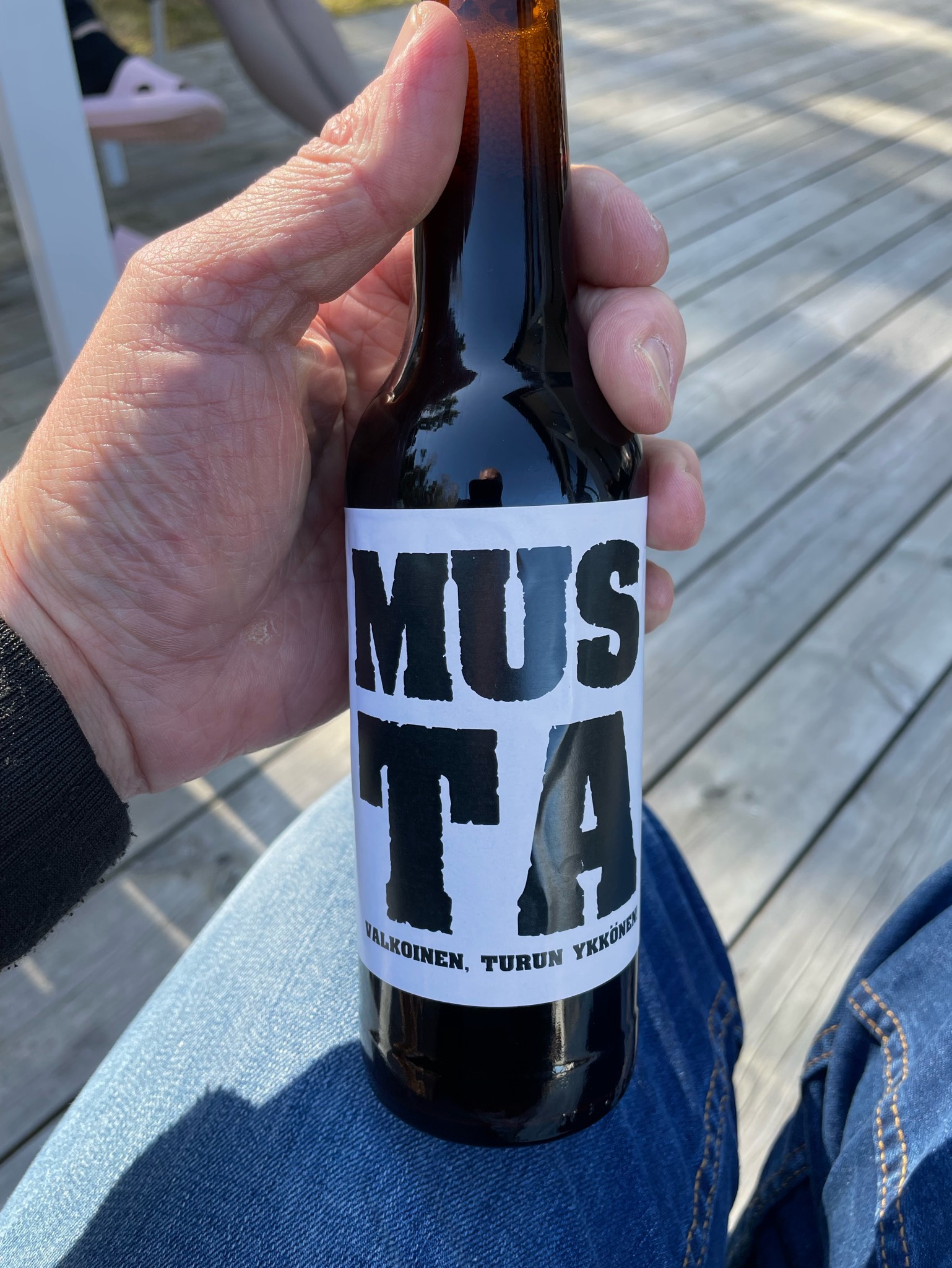 Musta Valkoinen, Turun Ykkönen, Finland