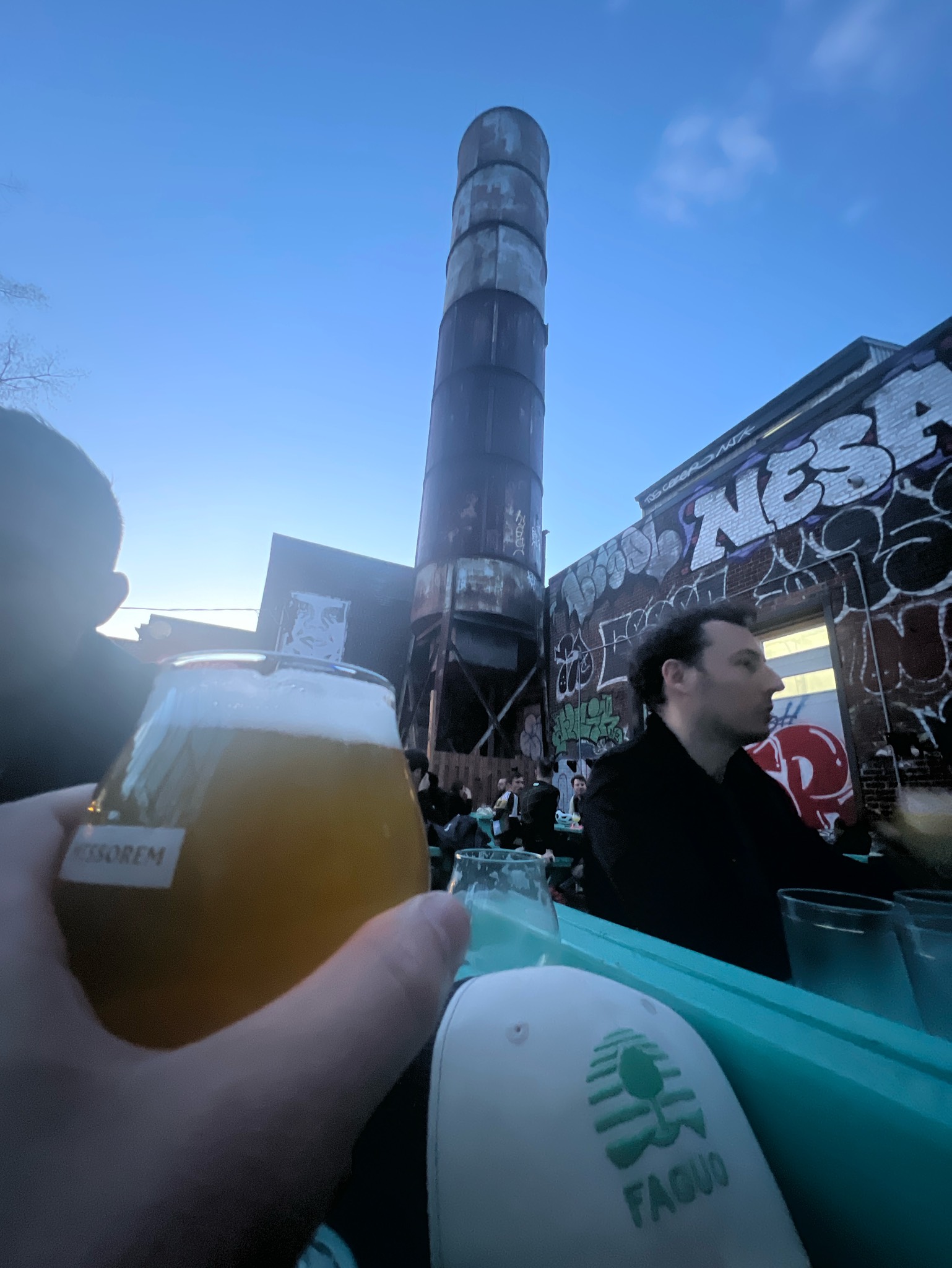 De L'Autre Côté, Canada