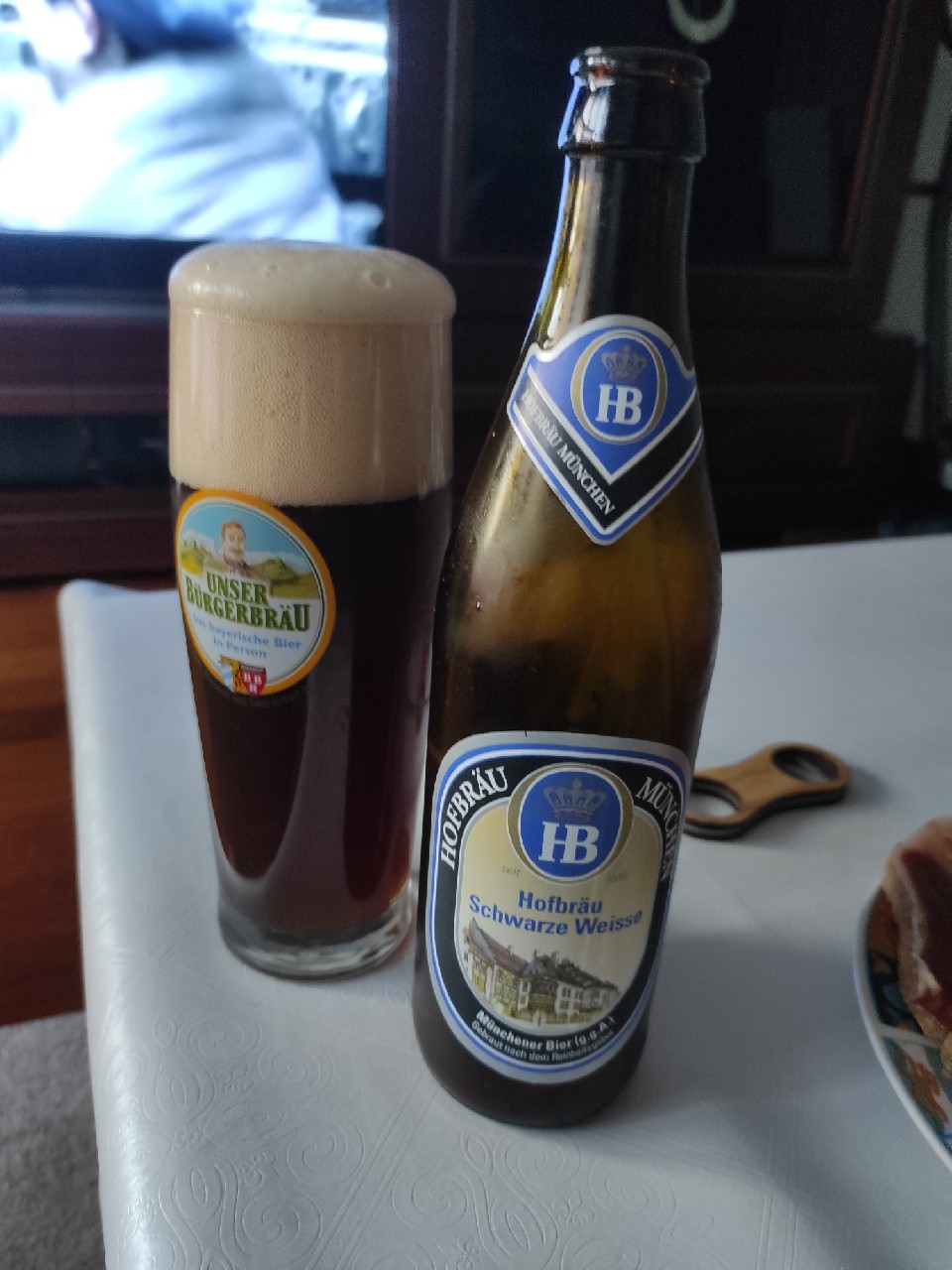 Hofbräu Schwarze Weisse / Dark Wheat / Hefeweizen Dunkel, Germany