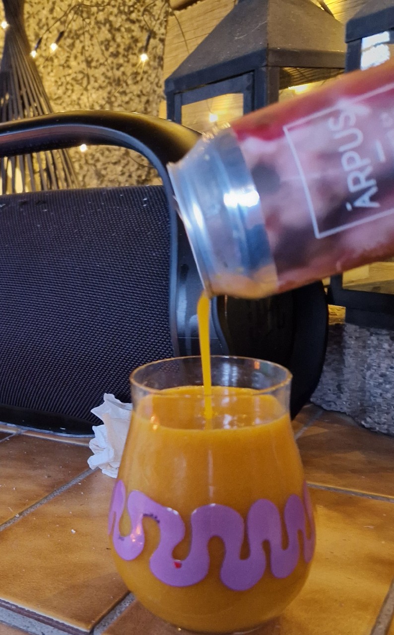 Mango x coconut smoothie sour ale, Latvia