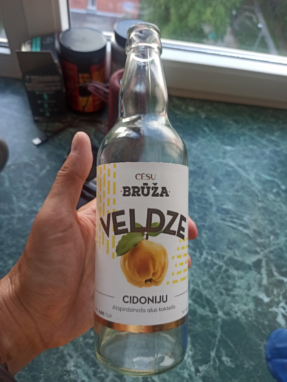 Brūža Veldze Cidoniju, Latvia