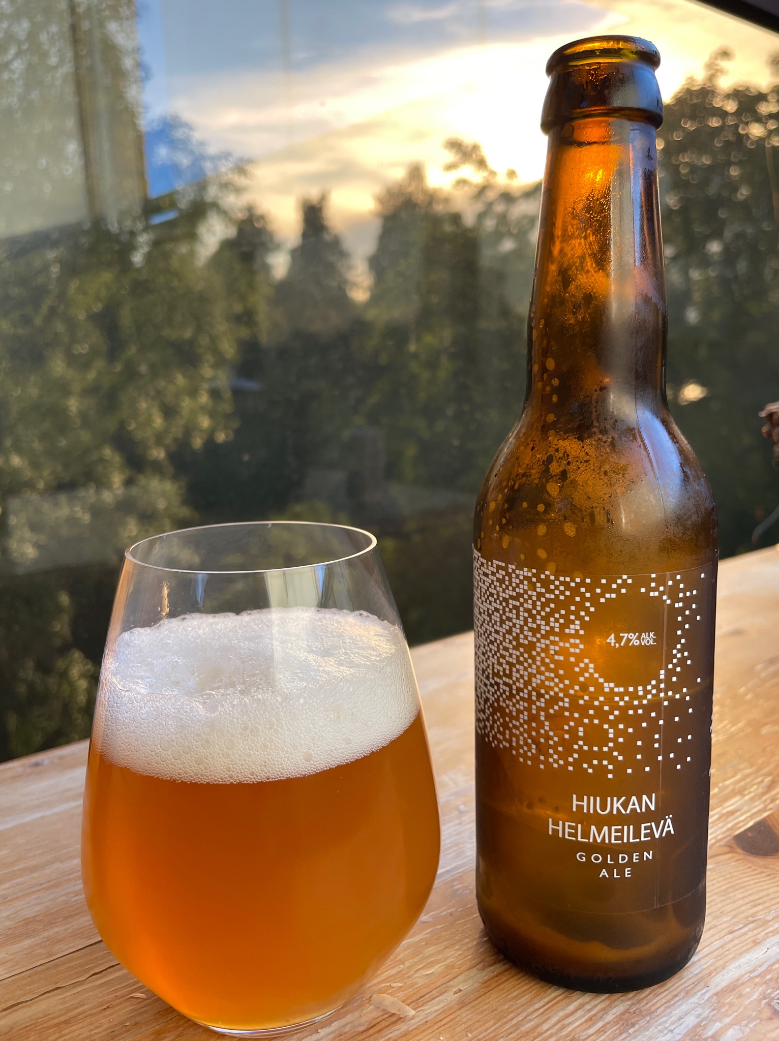 Hiukan Helmeilevä, Finland