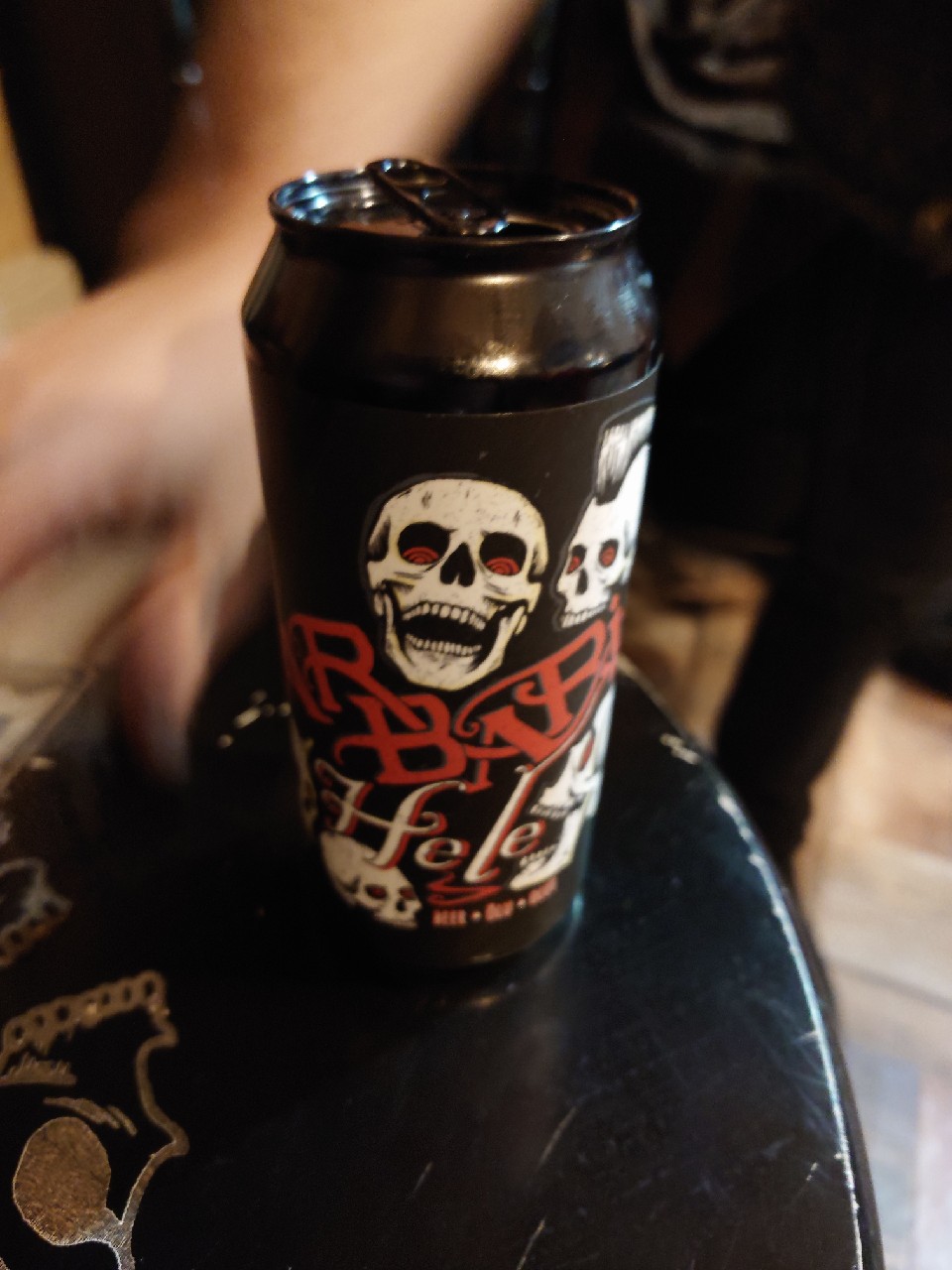 Barbari hele, Estonia