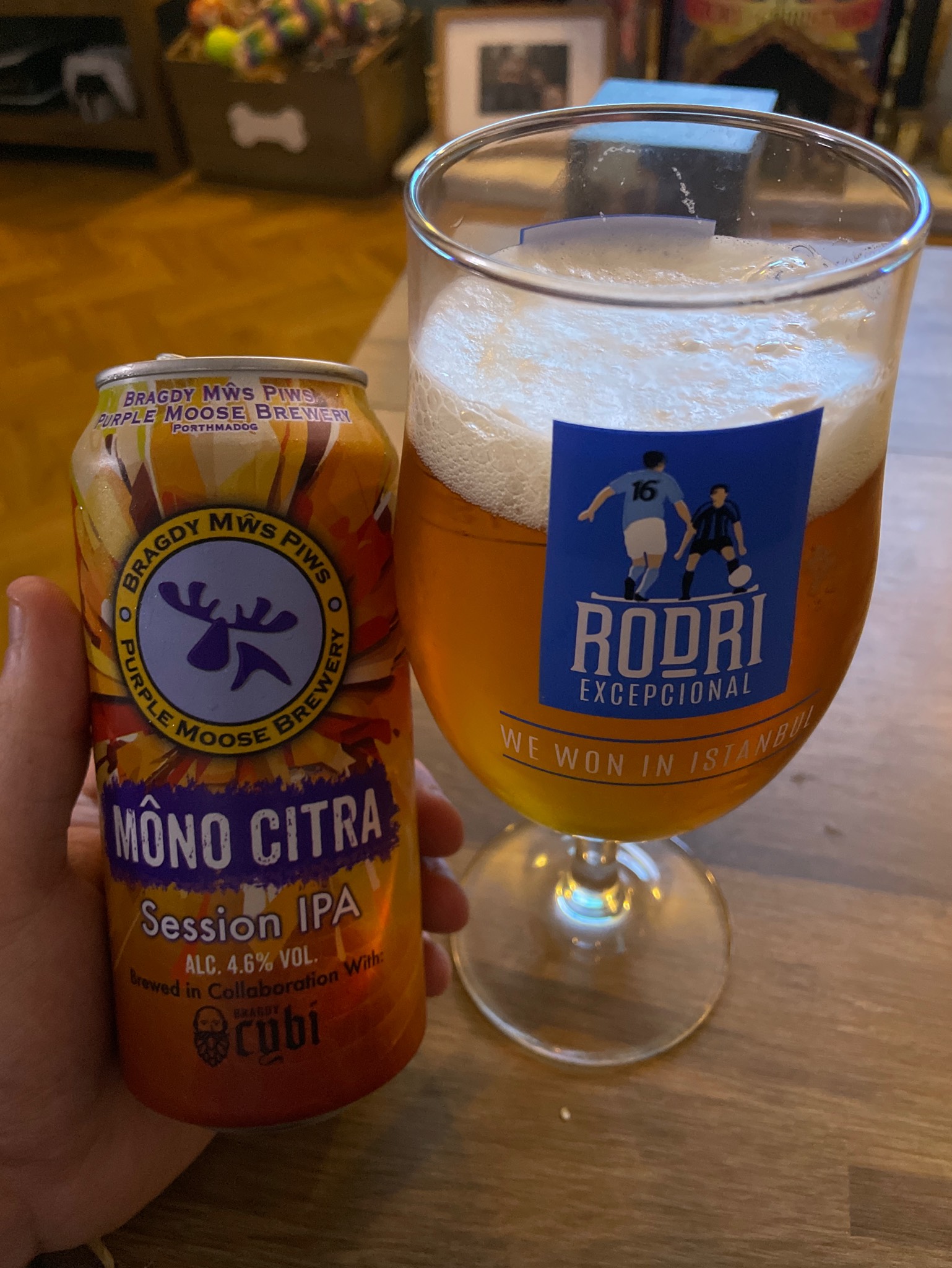 Môno Citra, Wales