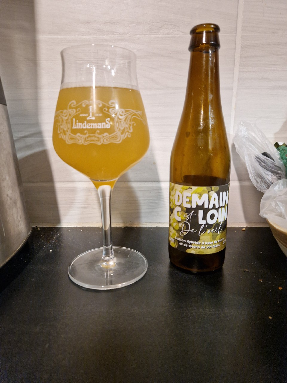 Demain C'Est Loin De L'Œil, L'Oustal