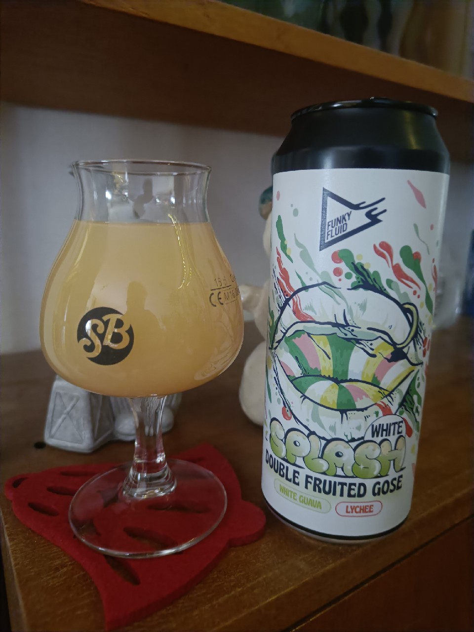 Splash: White, Poland