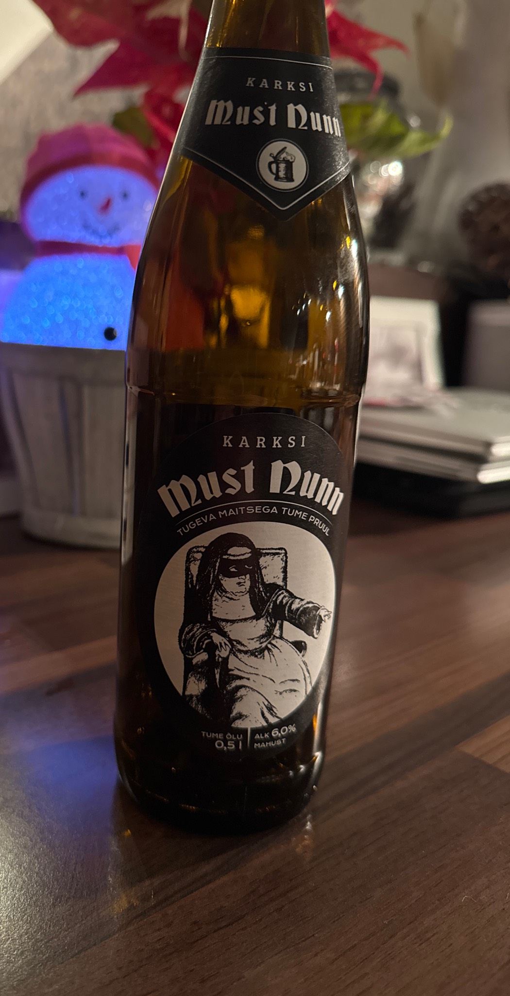 Must Nunn, Estonia