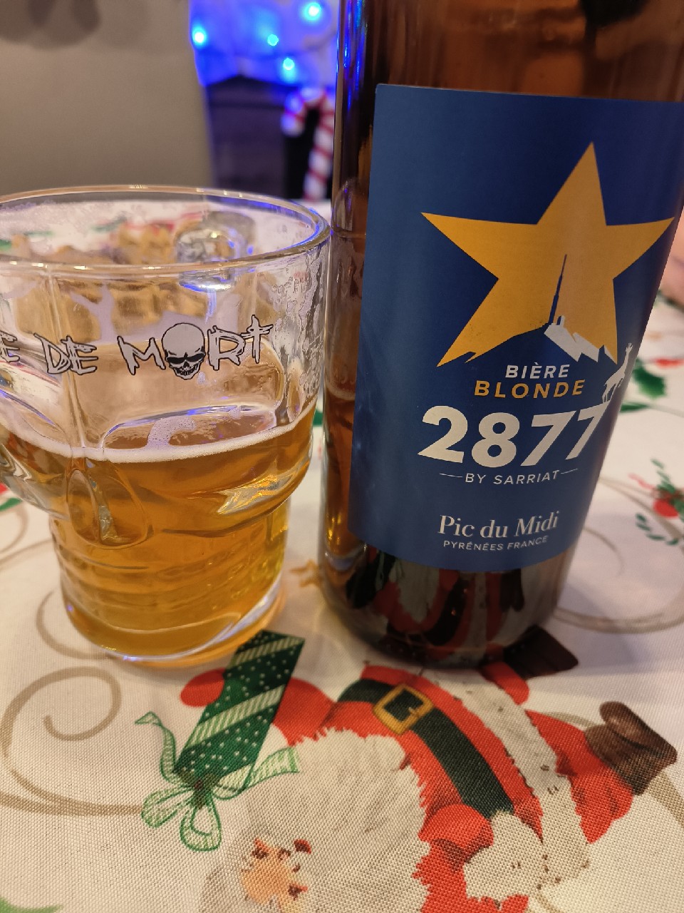 2877 Blonde, France