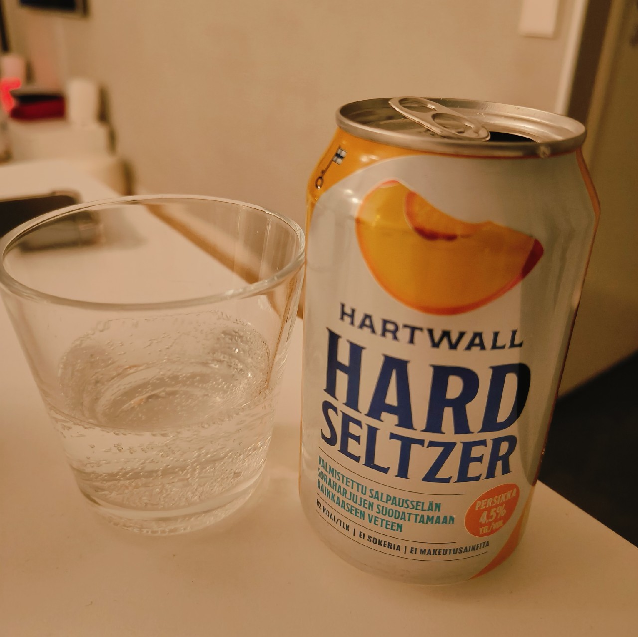 Hartwall Hard Seltzer Persikka, Finland