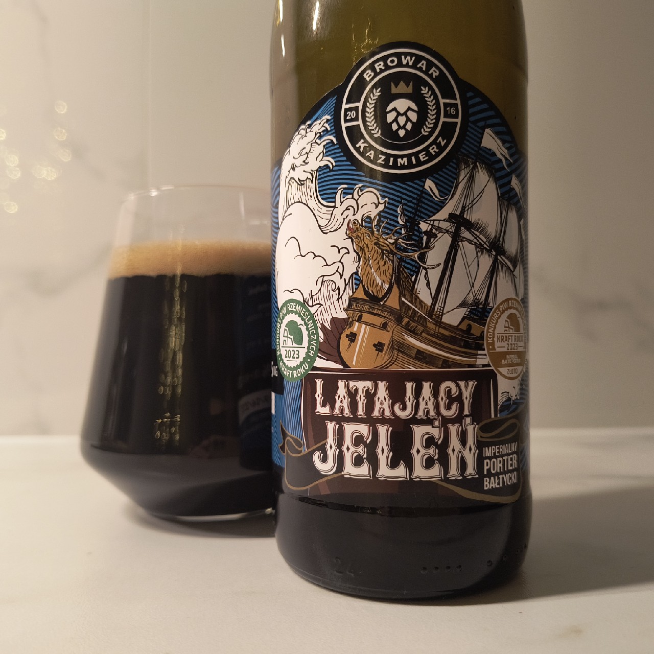 Latajacy Jelen, Poland