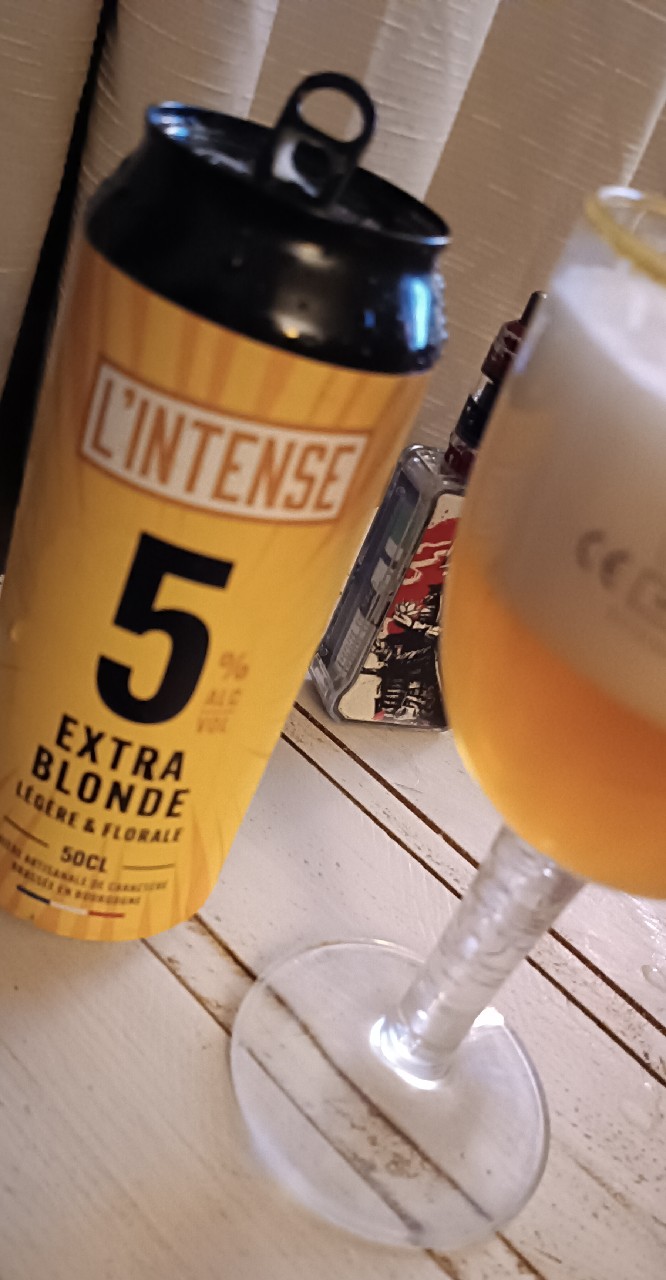 L'Intense Blonde, France